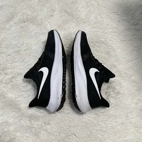 Nike Black and White Pegasus Flyease Athletic Shoes - Picture 5 of 7